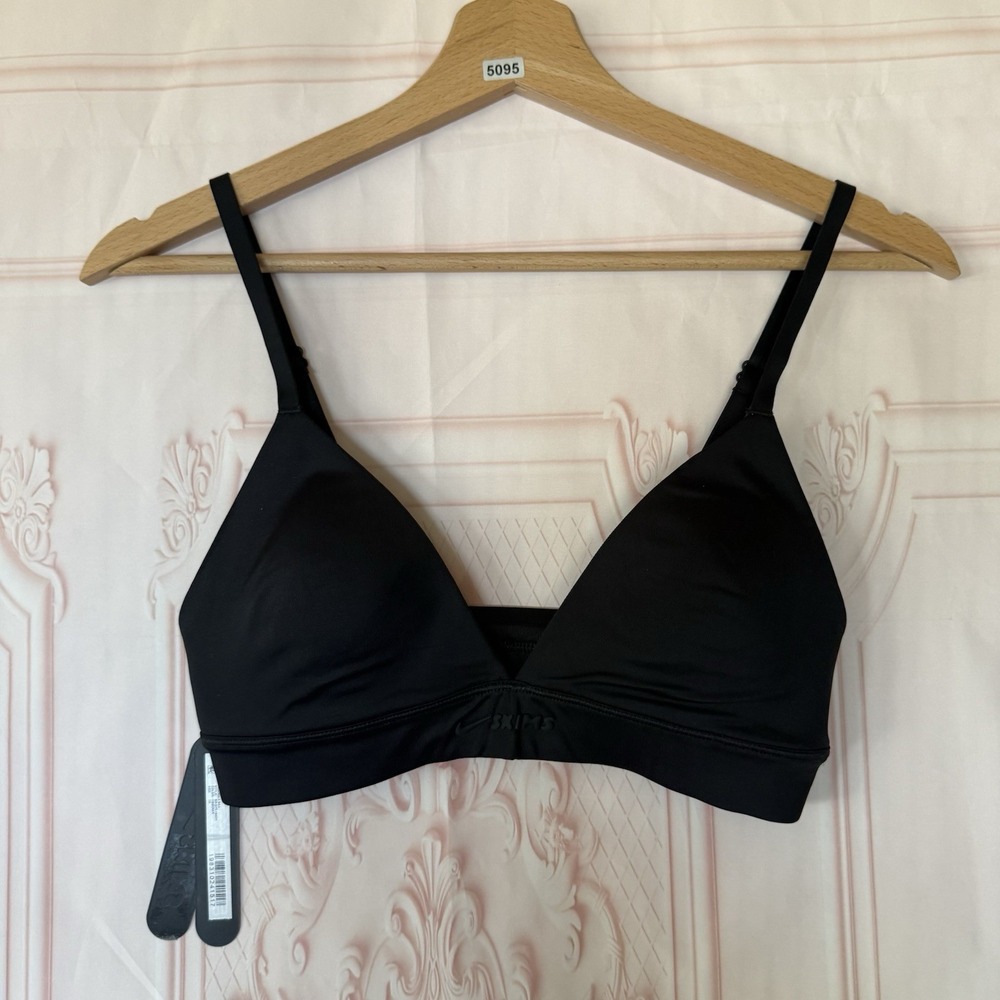 NikeSKIMS Shine Triangle Bra Obsidian Black Size XS NWT Athleisure